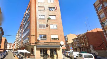 Shop / premises commercial of 353 m² in León (24009)