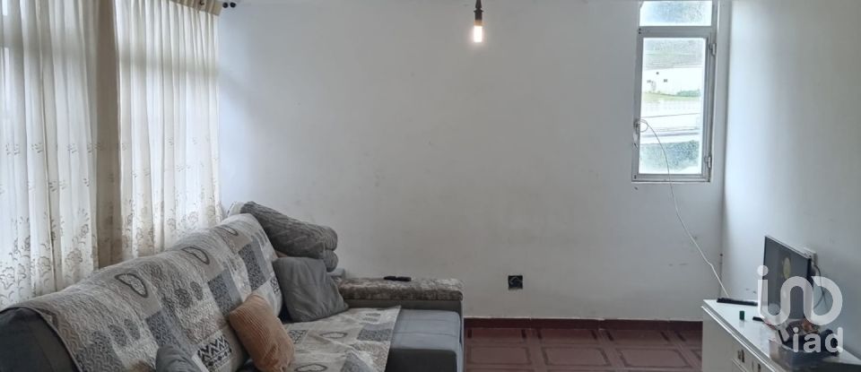 Apartment 8 bedrooms of 250 m² in Perlio (15500)