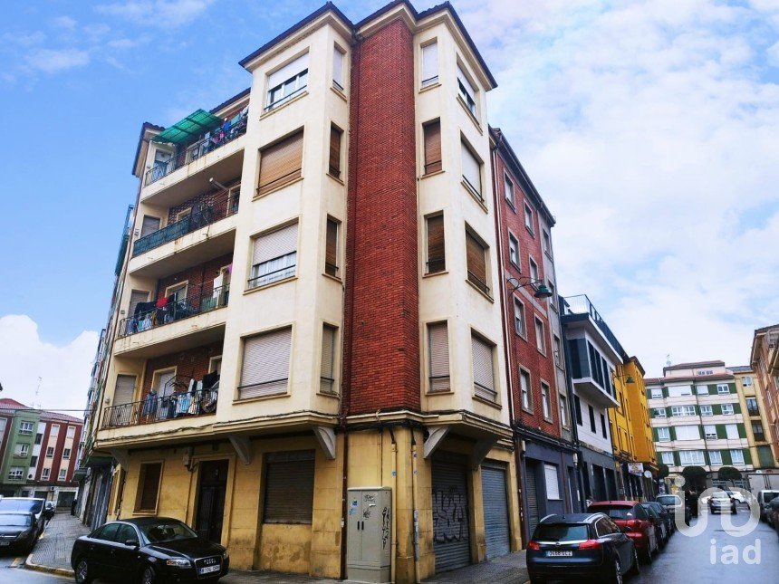 Edificio de 665 m² en León (24009)