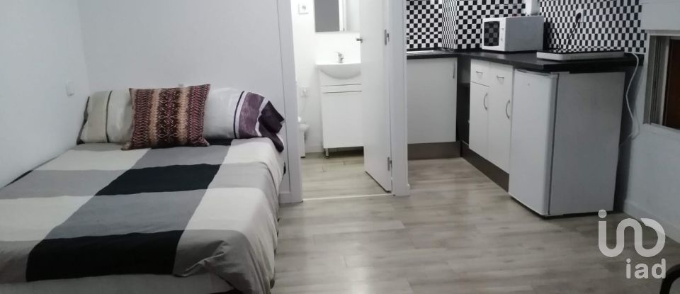 Studio 6 bedrooms of 130 m² in Madrid (28038)