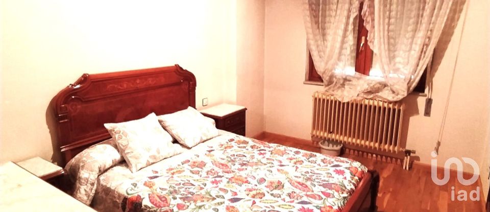 Apartment 4 bedrooms of 143 m² in Benavente (49600)