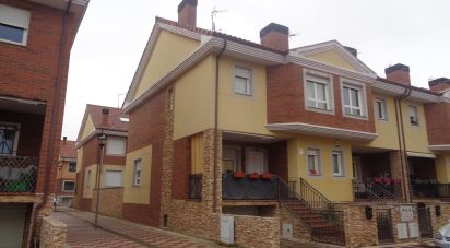 House 4 bedrooms of 220 m² in Villaobispo de Las Regueras (24195)