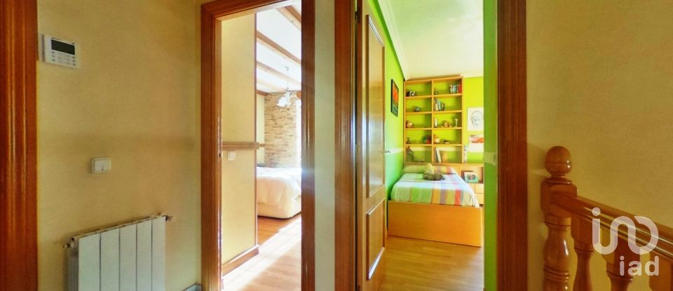 Xalet 4 habitacions de 151 m² a Barrio de El Castillo (28850)