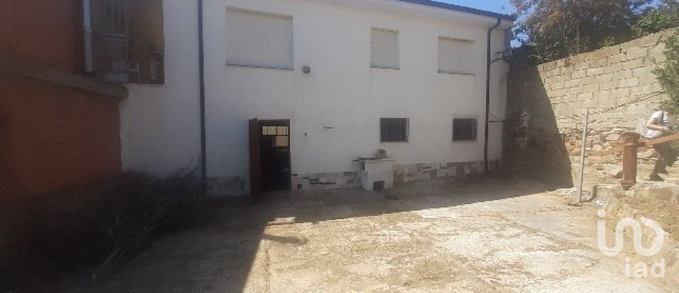 House 4 bedrooms of 245 m² in San Martin de Torres (24769)