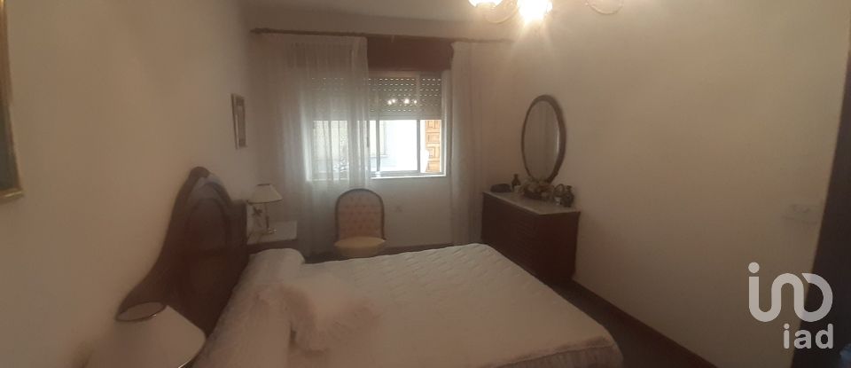 Casa 4 habitaciones de 245 m² en San Martin de Torres (24769)