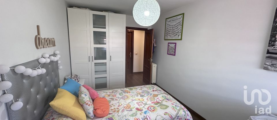 Apartment 3 bedrooms of 90 m² in Villaquilambre (24193)