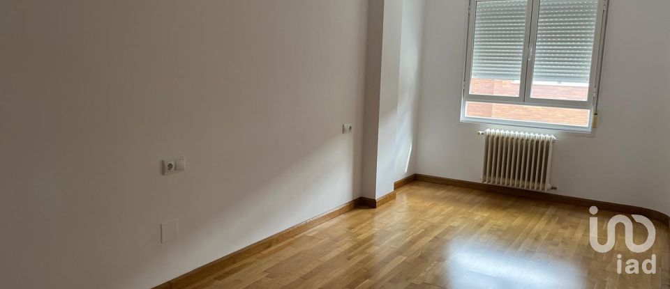 Apartment 3 bedrooms of 92 m² in León (24006)