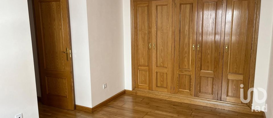 Appartement 3 chambres de 92 m² à León (24006)