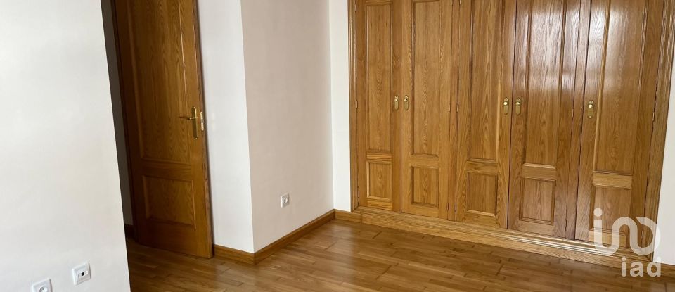 Apartment 3 bedrooms of 92 m² in León (24006)