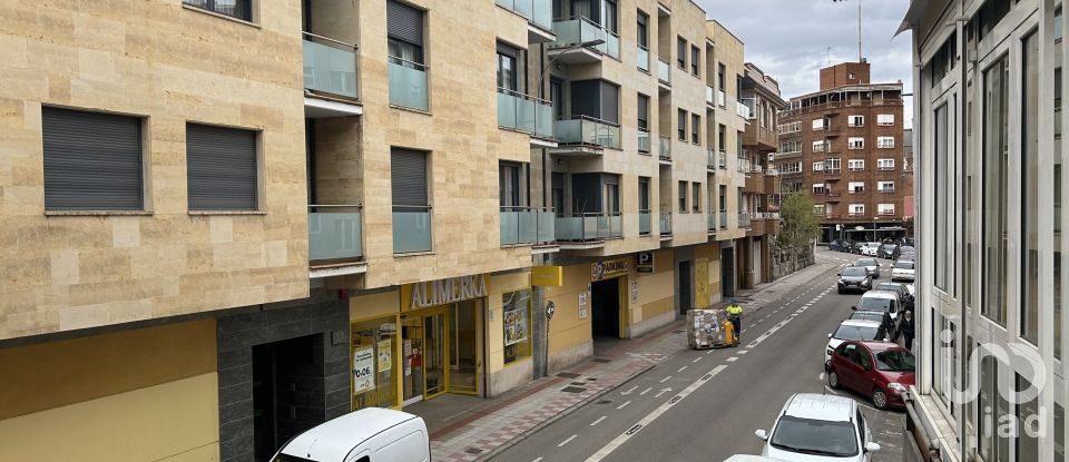 Apartment 2 bedrooms of 60 m² in León (24007)