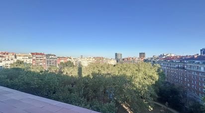 Apartment 5 bedrooms of 274 m² in Barcelona (08021)
