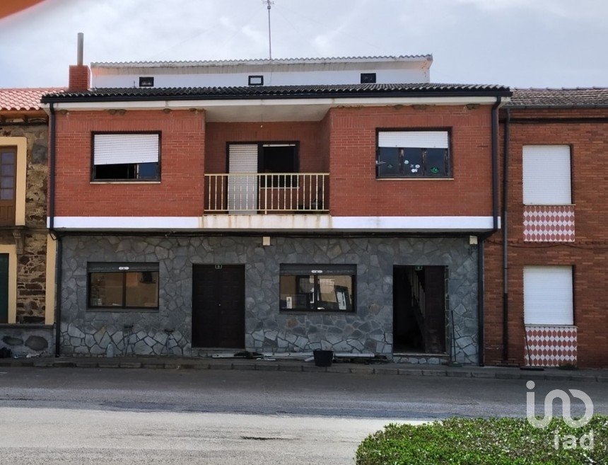 House 3 bedrooms of 255 m² in Miñambres de La Valduerna (24765)