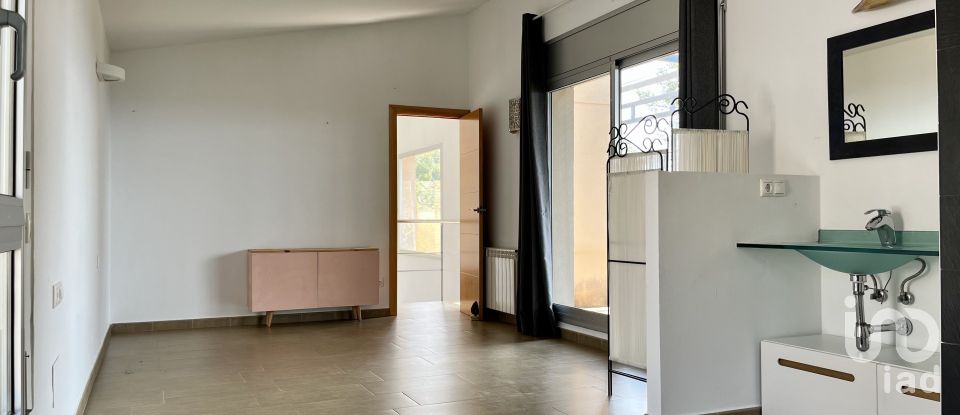 Casa d'habitatge 4 habitacions de 245 m² a Corbera de Llobregat (08757)