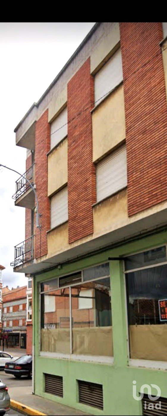 Edificio de 1.196 m² en Santa María del Páramo (24240)