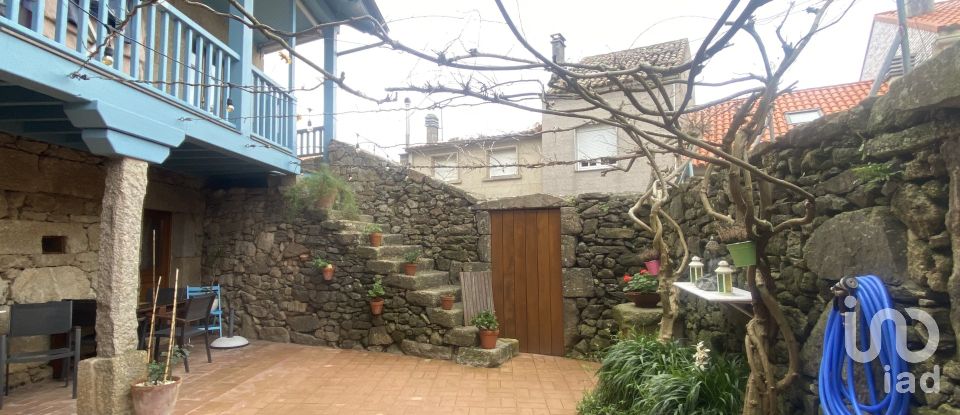 Traditional house 3 bedrooms of 220 m² in Cambados (36630)