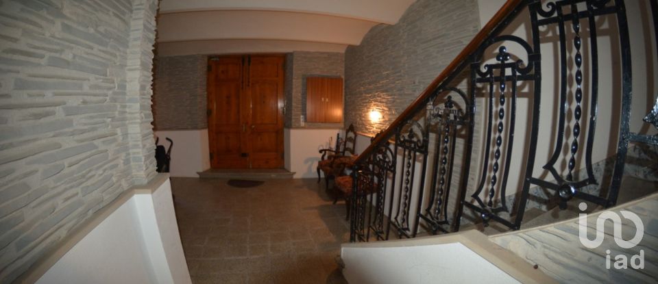 Maison traditionnelle 6 chambres de 380 m² à Linyola (25240)