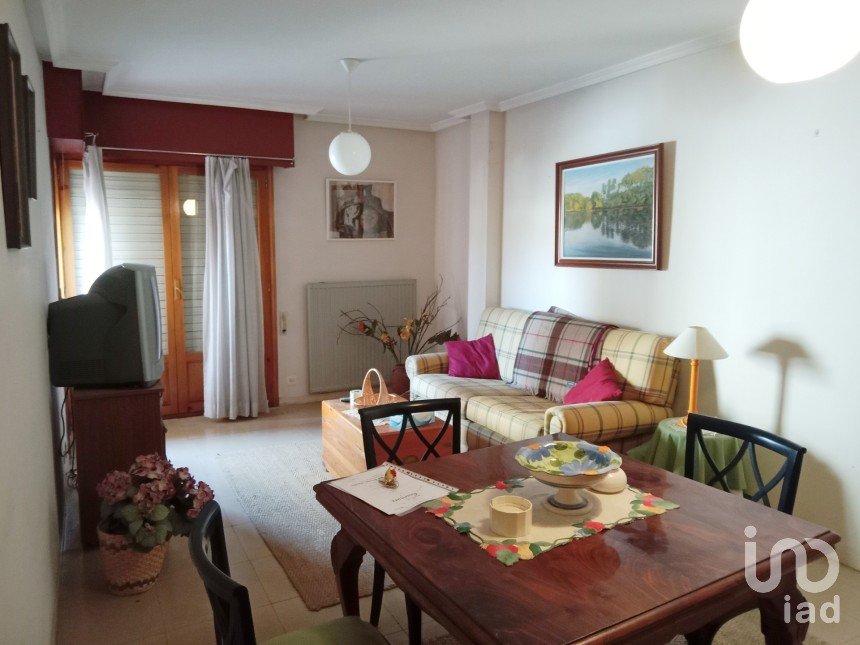 Pis 3 habitacions de 95 m² a La Bañeza (24750)