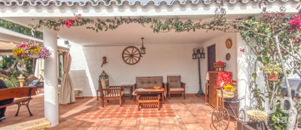 Xalet 4 habitacions de 182 m² a Hoya de Los Patos (03111)