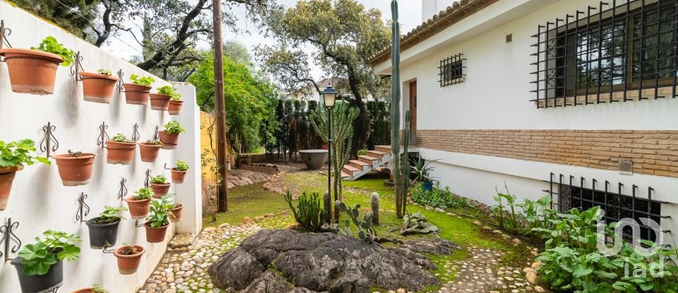 Cottage 9 bedrooms of 690 m² in Córdoba (14012)