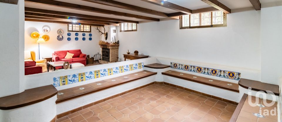 Cottage 9 bedrooms of 690 m² in Córdoba (14012)