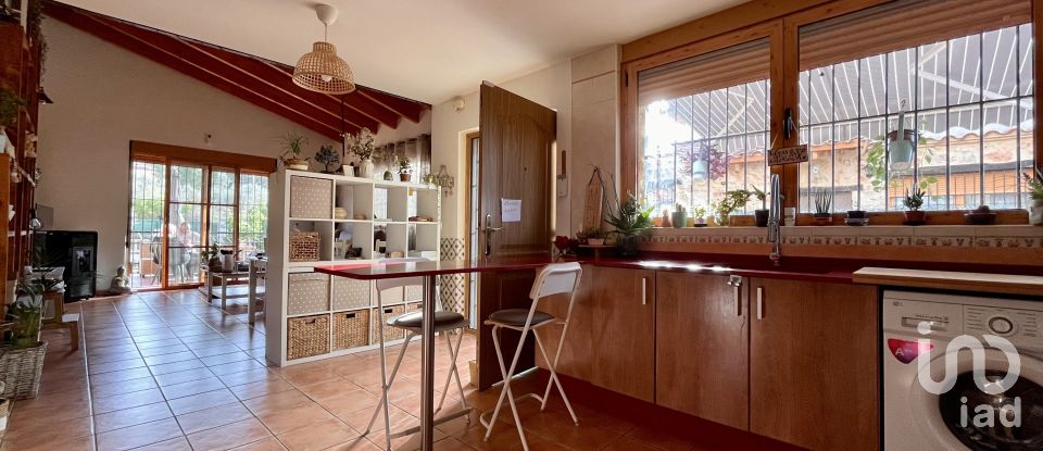 Vivienda 3 habitaciones de 160 m² en Macastre (46368)