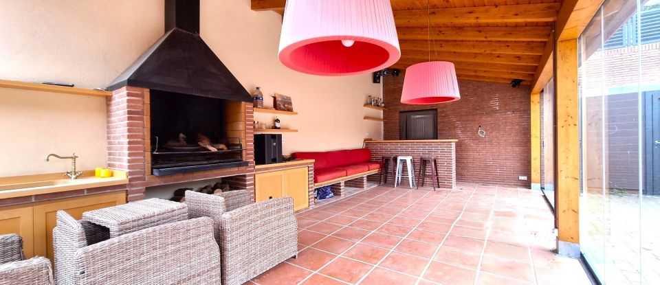 Cottage 4 bedrooms of 413 m² in Corbera de Llobregat (08757)
