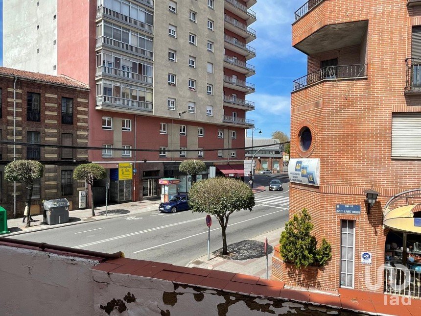 Block of flats in León (24009) of 799 m²