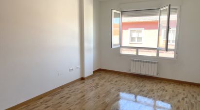 Piso 2 habitaciones de 91 m² en Santa María del Páramo (24240)