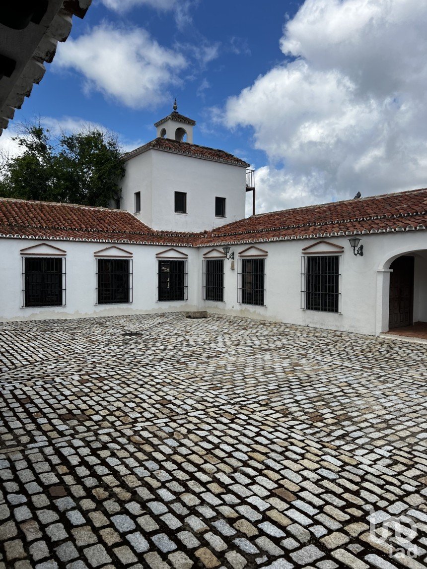 Varias superficies 14 habitaciones de 683 m² en Hornachuelos (14740)