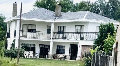 Casa 4 habitaciones de 244 m² en Villar de Mazarife (24392)