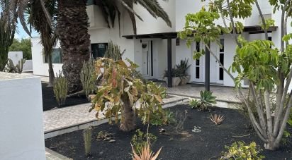 House 6 bedrooms of 431 m² in Vega de Tahiche (35507)