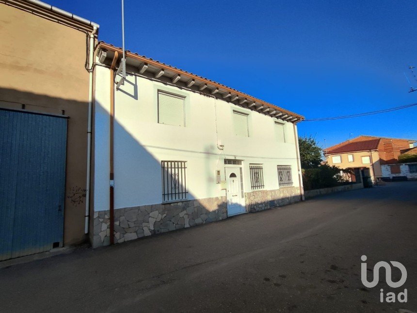 House 5 bedrooms of 307 m² in San Feliz de Orbigo (24287)