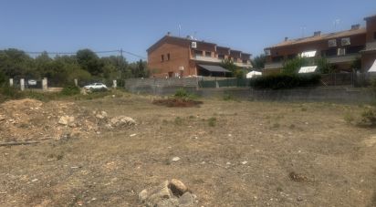 Land of 1,200 m² in Santa Oliva (43710)