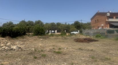 Land of 1,200 m² in Santa Oliva (43710)