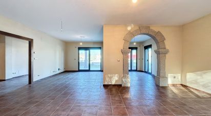 Cottage 4 bedrooms of 541 m² in Abanqueiro (15938)