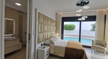 Cottage 5 bedrooms of 332 m² in San Miguel de Salinas (03193)