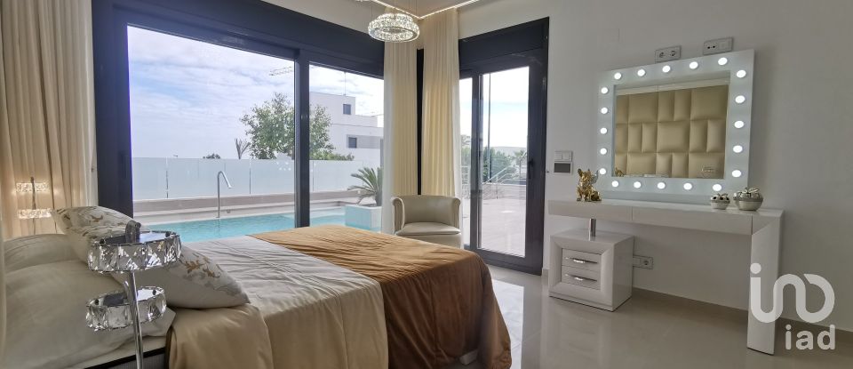 Chalet 5 habitaciones de 332 m² en San Miguel de Salinas (03193)