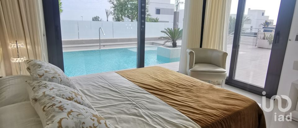 Chalet 5 habitaciones de 332 m² en San Miguel de Salinas (03193)