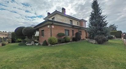 Châlet 6 chambres de 375 m² à Alpicat (25110)