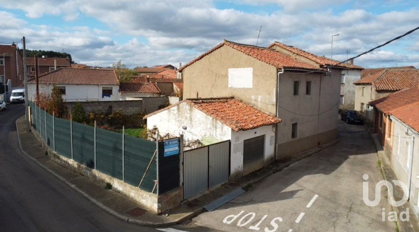 House 0 bedrooms of 600 m² in Sariegos del Bernesga (24121)