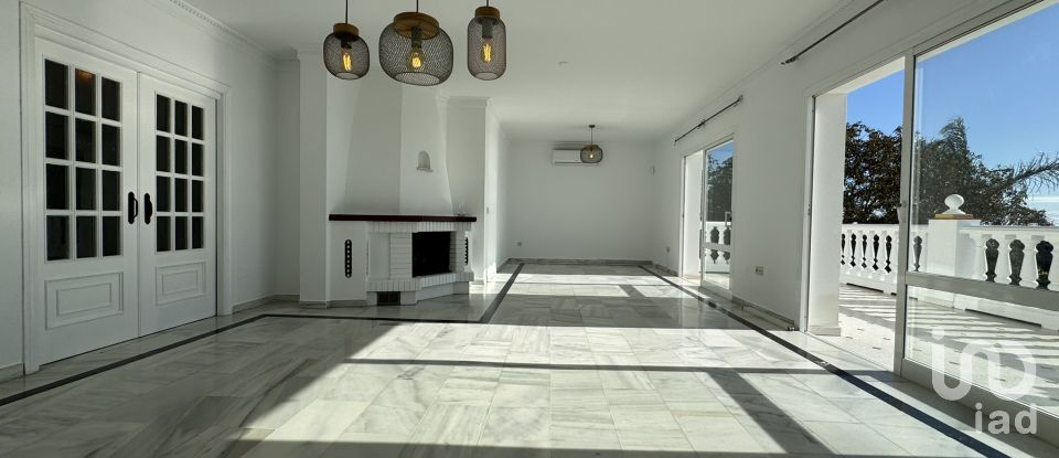 Chalet 4 habitaciones de 228 m² en Pueblo Benalmadena (29639)