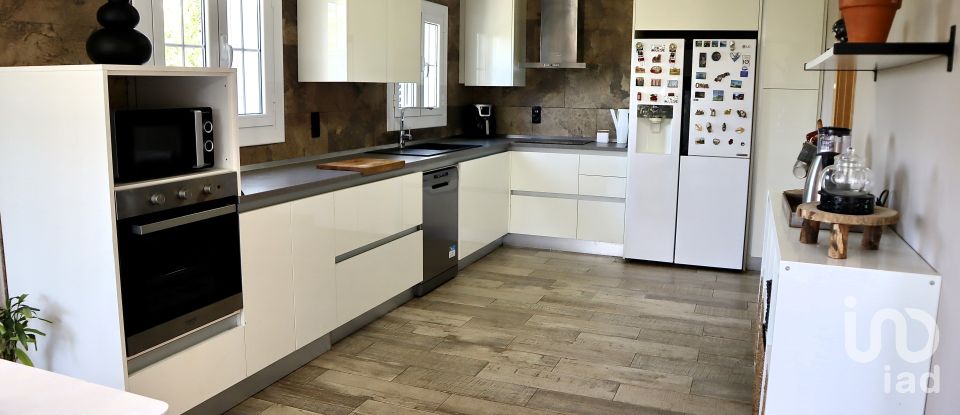 Cottage 4 bedrooms of 214 m² in Castellar del Vallès (08211)