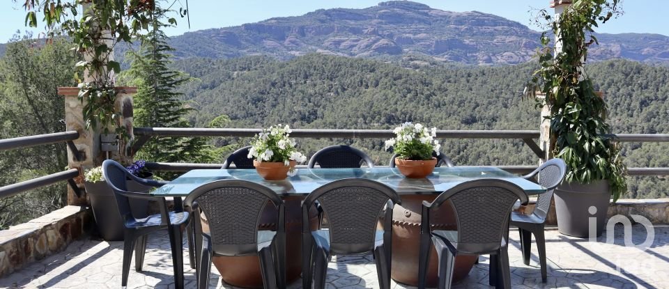 Cottage 4 bedrooms of 214 m² in Castellar del Vallès (08211)