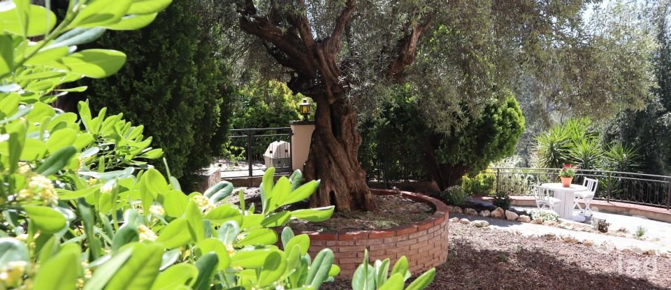 Cottage 4 bedrooms of 214 m² in Castellar del Vallès (08211)