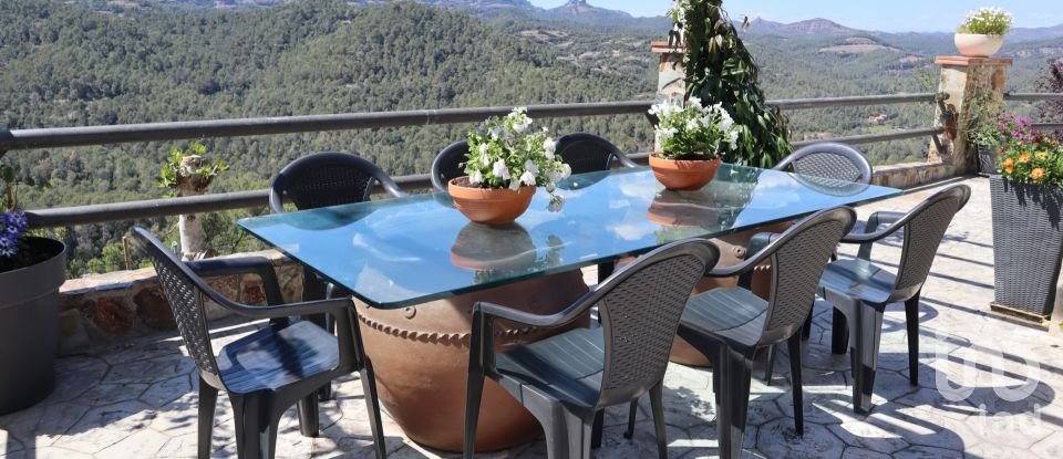 Cottage 4 bedrooms of 214 m² in Castellar del Vallès (08211)