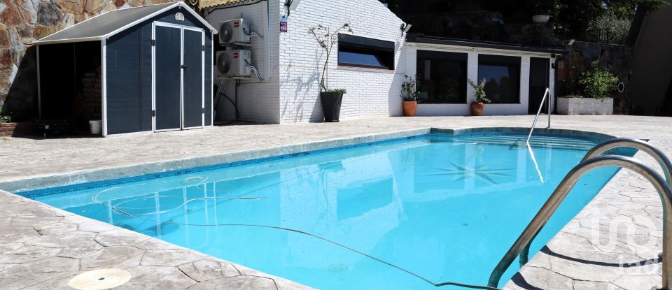 Cottage 4 bedrooms of 214 m² in Castellar del Vallès (08211)