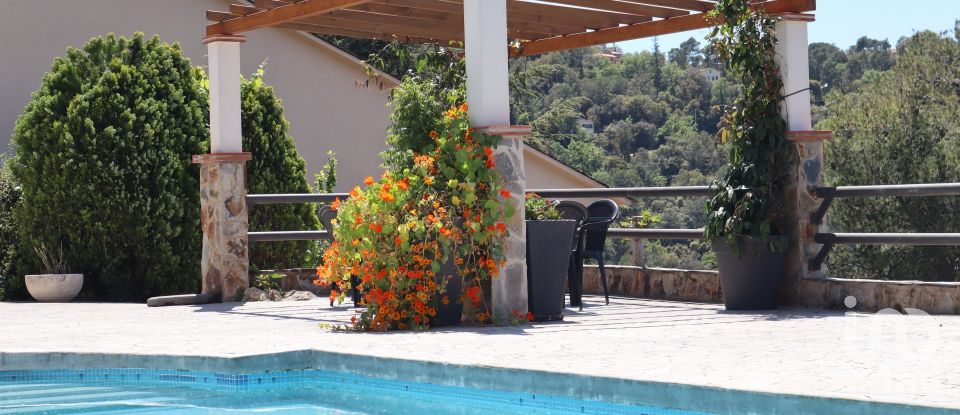 House 4 bedrooms of 214 m² in Castellar del Vallès (08211)