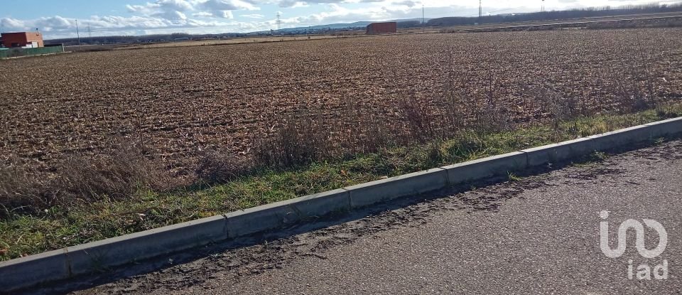 Terreno de 6.061 m² en Soto de la Vega (24768)