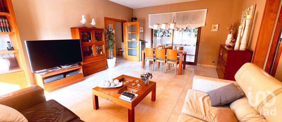 Casa 4 habitacions de 347 m² a Corbera de Llobregat (08757)