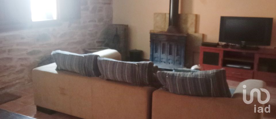 Casa 6 habitacions de 188 m² a Alija del Infantado (24761)